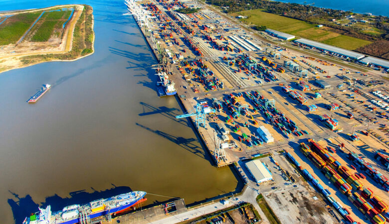 Thủ tục hải quan hàng kinh doanh tạm nhập tái xuất 